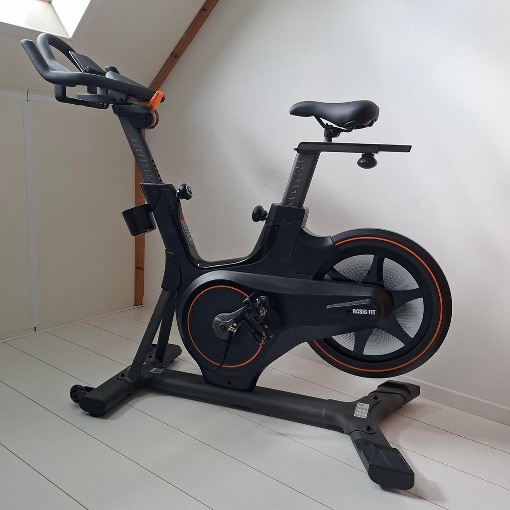 Basic-Fit Hometrainer - Smart Bike - Zo goed als nieuw, Ophalen, Zo goed als nieuw, Metaal, Benen