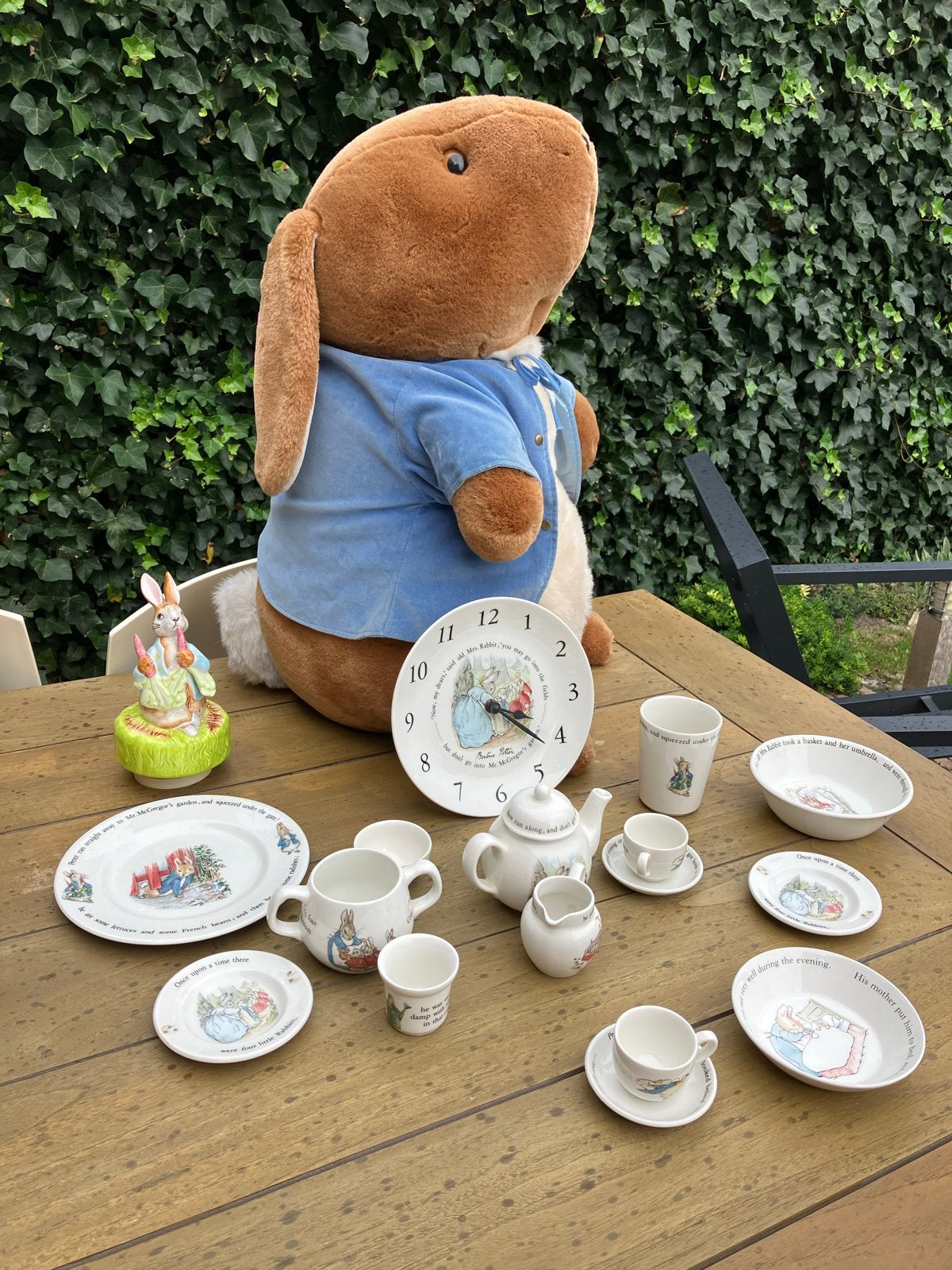 Vintage Wedgwood Beatrix Potter Peter Rabbit servies en klok, Ophalen, Overige merken, Keramiek, Vintage