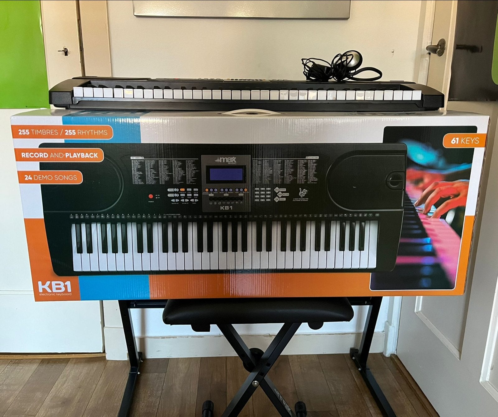 MAX KB1 Keyboard met standaard, krukje en koptelefoon, Muziek en Instrumenten, Keyboards, 61 toetsen, Zo goed als nieuw, Met standaard