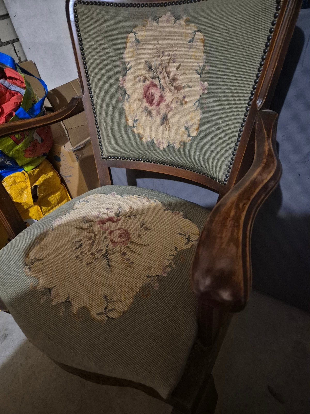 gratis ophalen: Antieke fauteuil met geborduurde bekleding, Ophalen of Verzenden