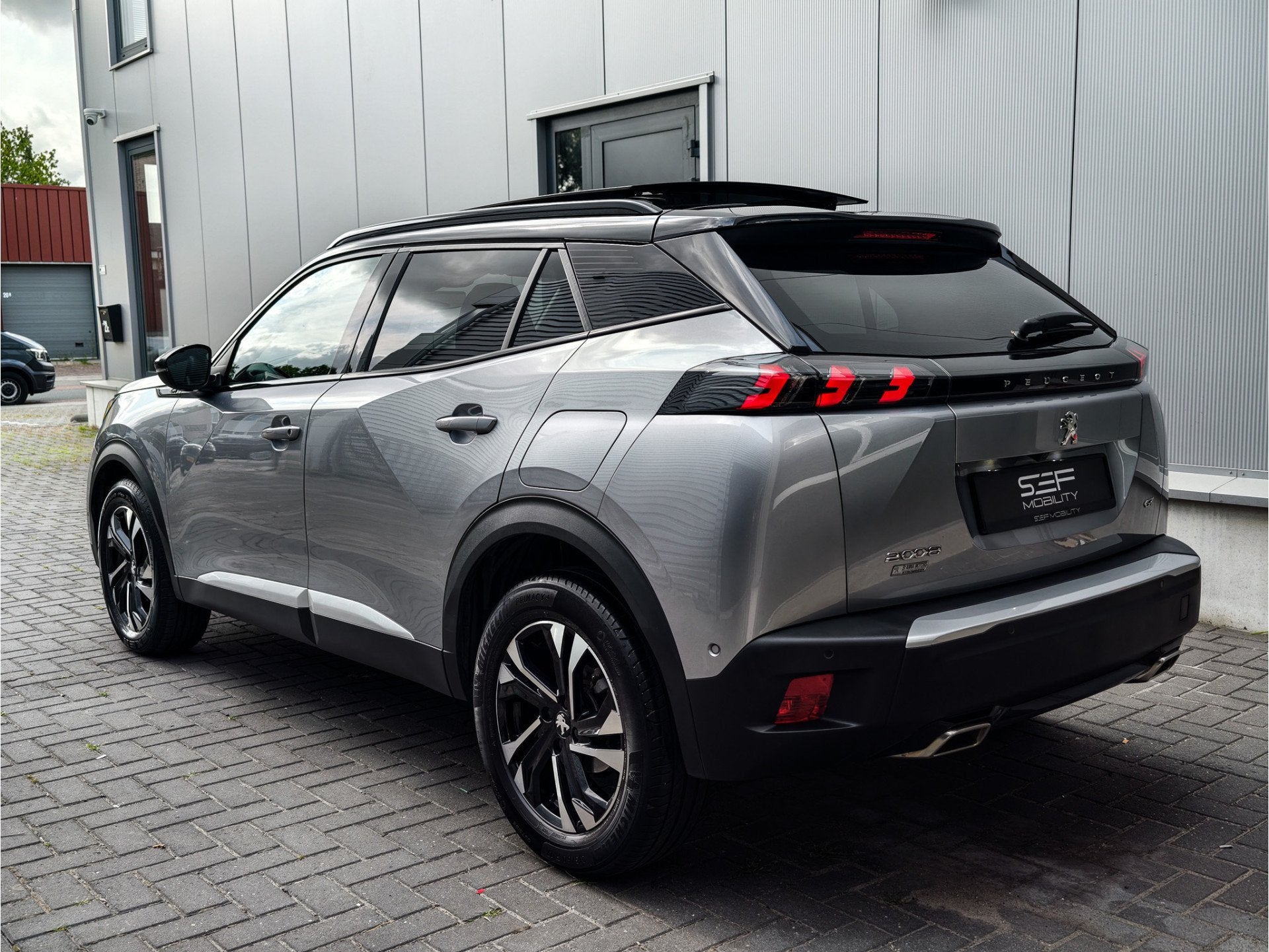 Peugeot 2008 1.2 PureTech GT 131PK Pano | Masssage | 360 | L, Auto's, Dealer onderhouden, Gebruikt, 1199 cc, Zwart