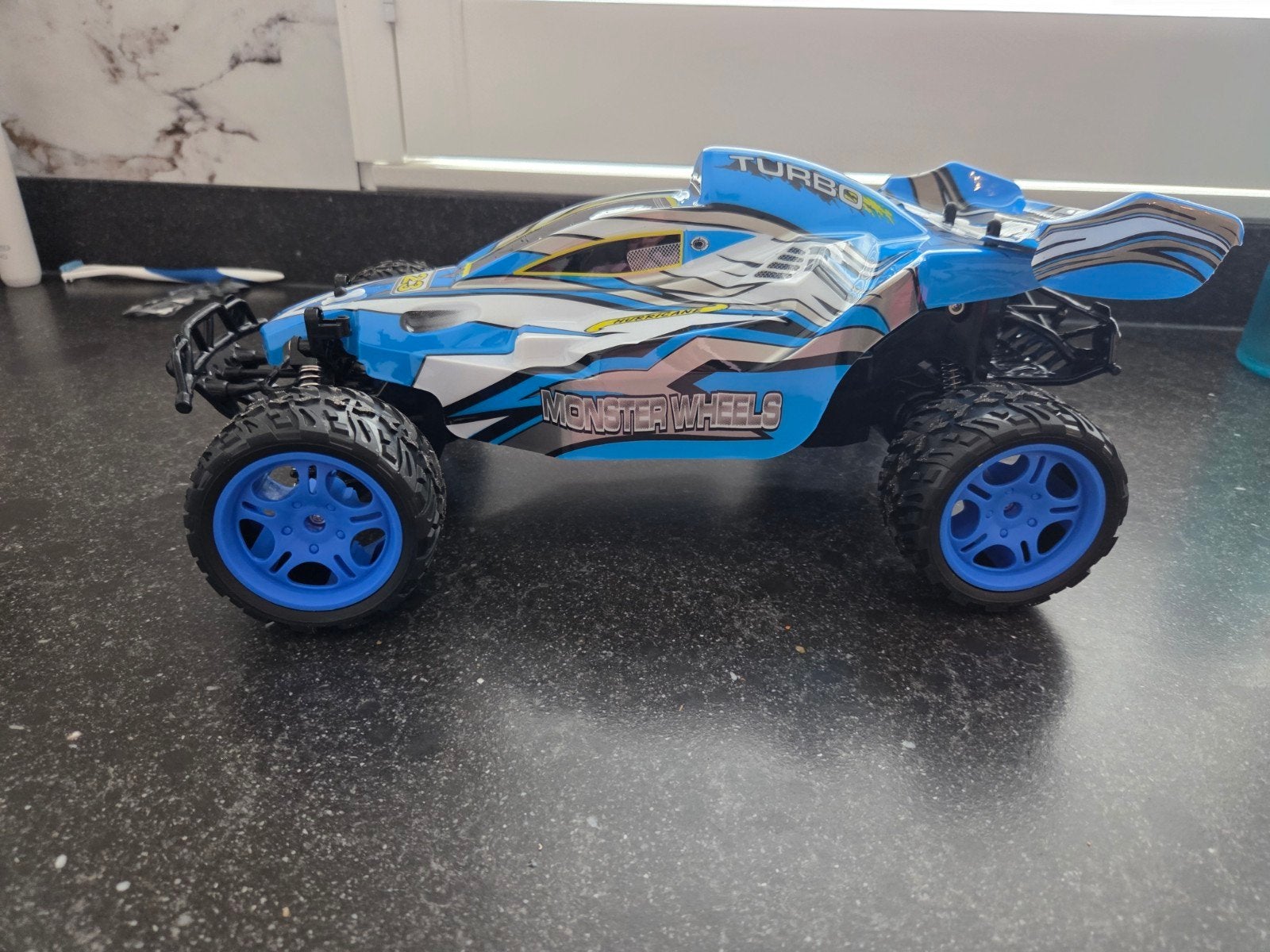 Bestuurbare Auto Monster Wheels met Afstandsbediening, Auto offroad, Zo goed als nieuw, RTR (Ready to Run), Overige schalen