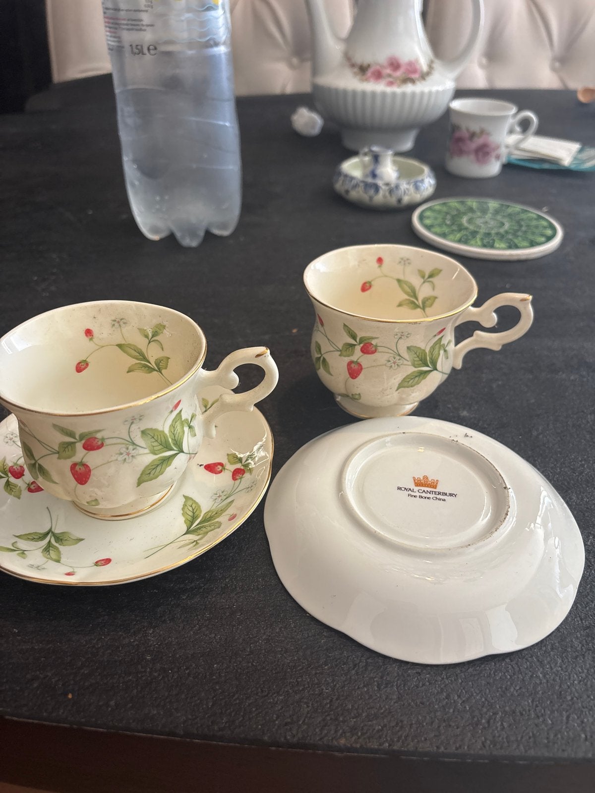 Royal Canterbury Aardbeien Thee Kopjes en Schotels (2 sets), Ophalen of Verzenden
