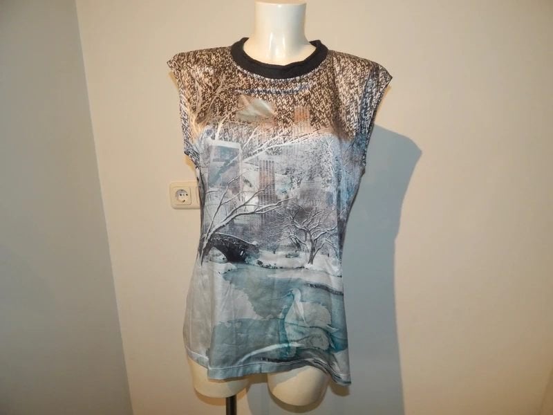 Marccain top zijde voorkant in print zwaan New York N5 42, Kleding | Dames, T-shirts, Verzenden, Maat 42/44 (L), Korte mouw, Grijs