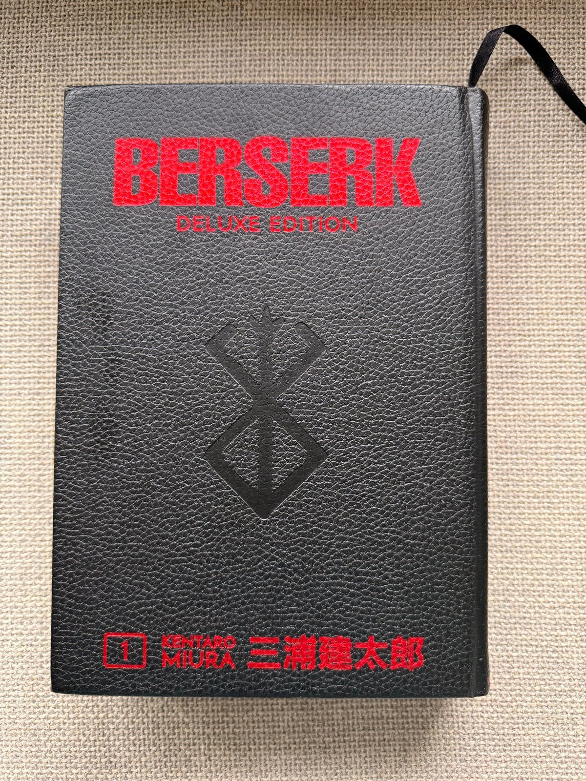 Berserk Deluxe Edition Volume 1 Manga, Ophalen of Verzenden, Zo goed als nieuw