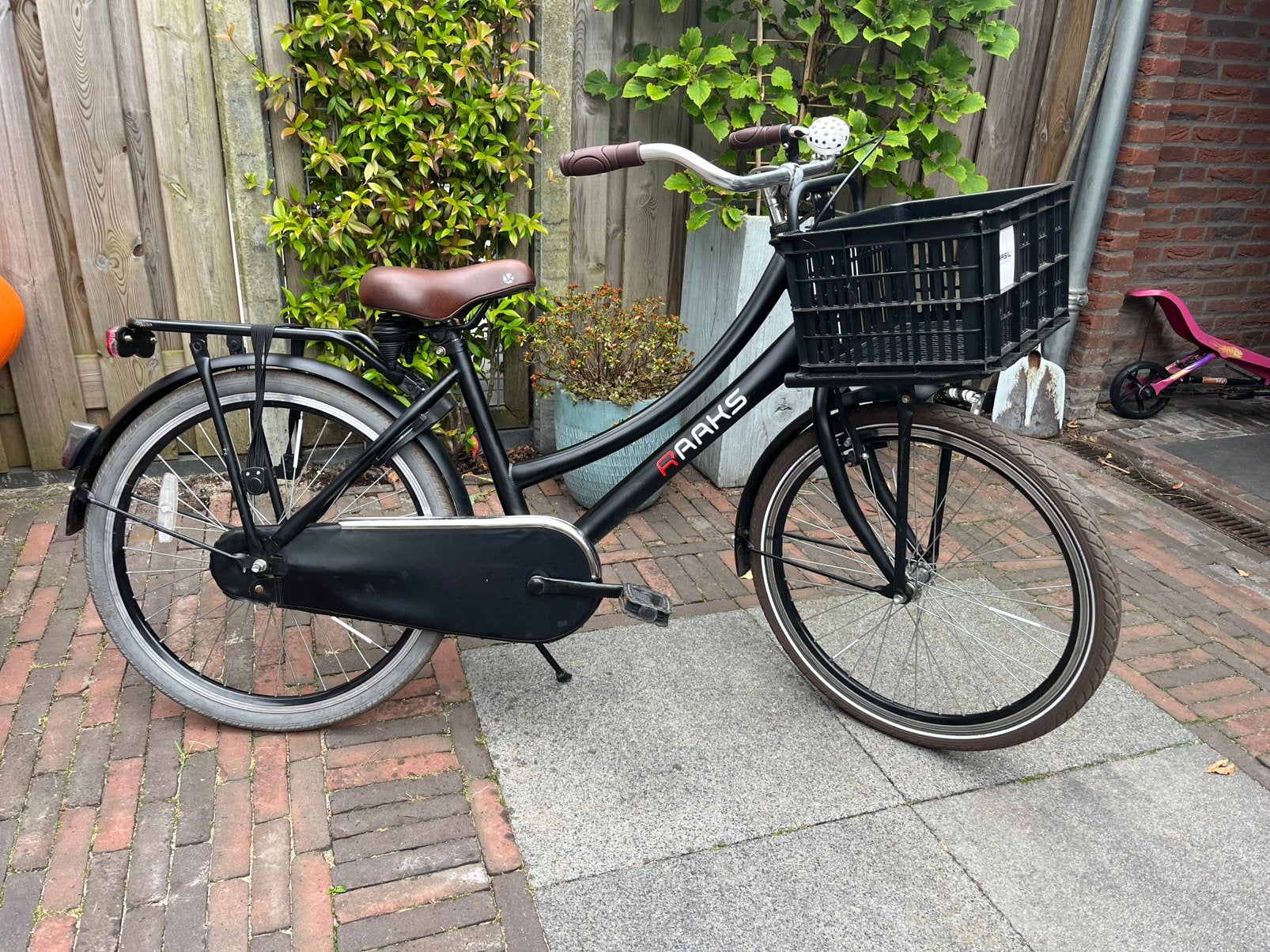 Zwarte Raaks 24 inch meisjes fiets, Ophalen, Zo goed als nieuw, 24 inch