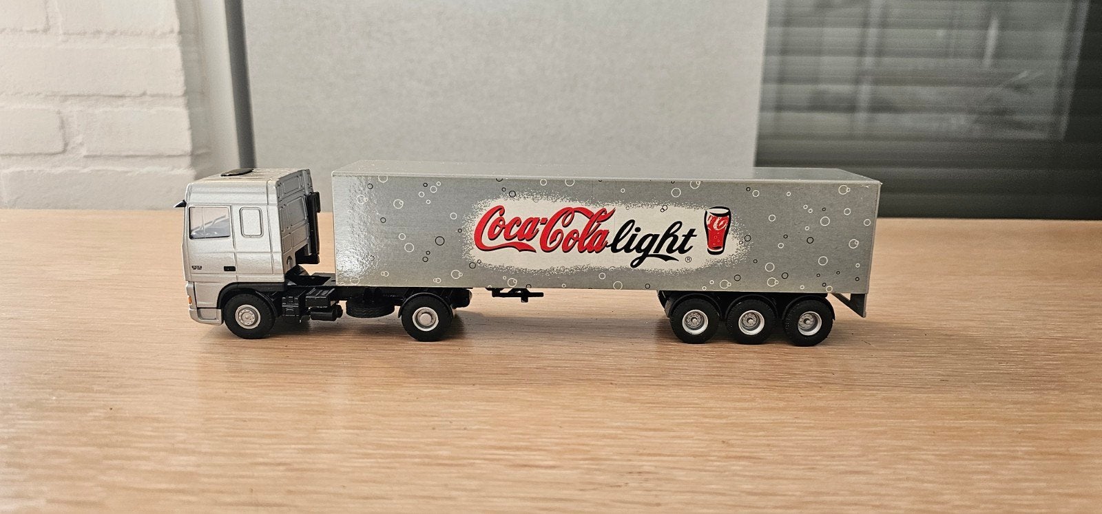 TE KOOP LION TOYS MOOIE DAF 95 XF COCA COLA LIGHT SCHAAL1:50, Ophalen of Verzenden, Zo goed als nieuw, Bus of Vrachtwagen, Lion Toys
