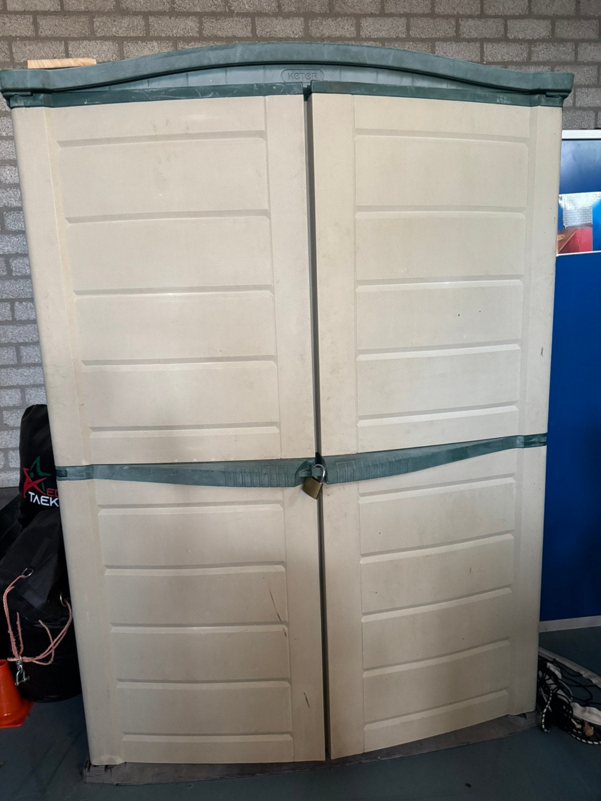 Opberg kast, Ophalen, Zo goed als nieuw, Hout, Overige typen