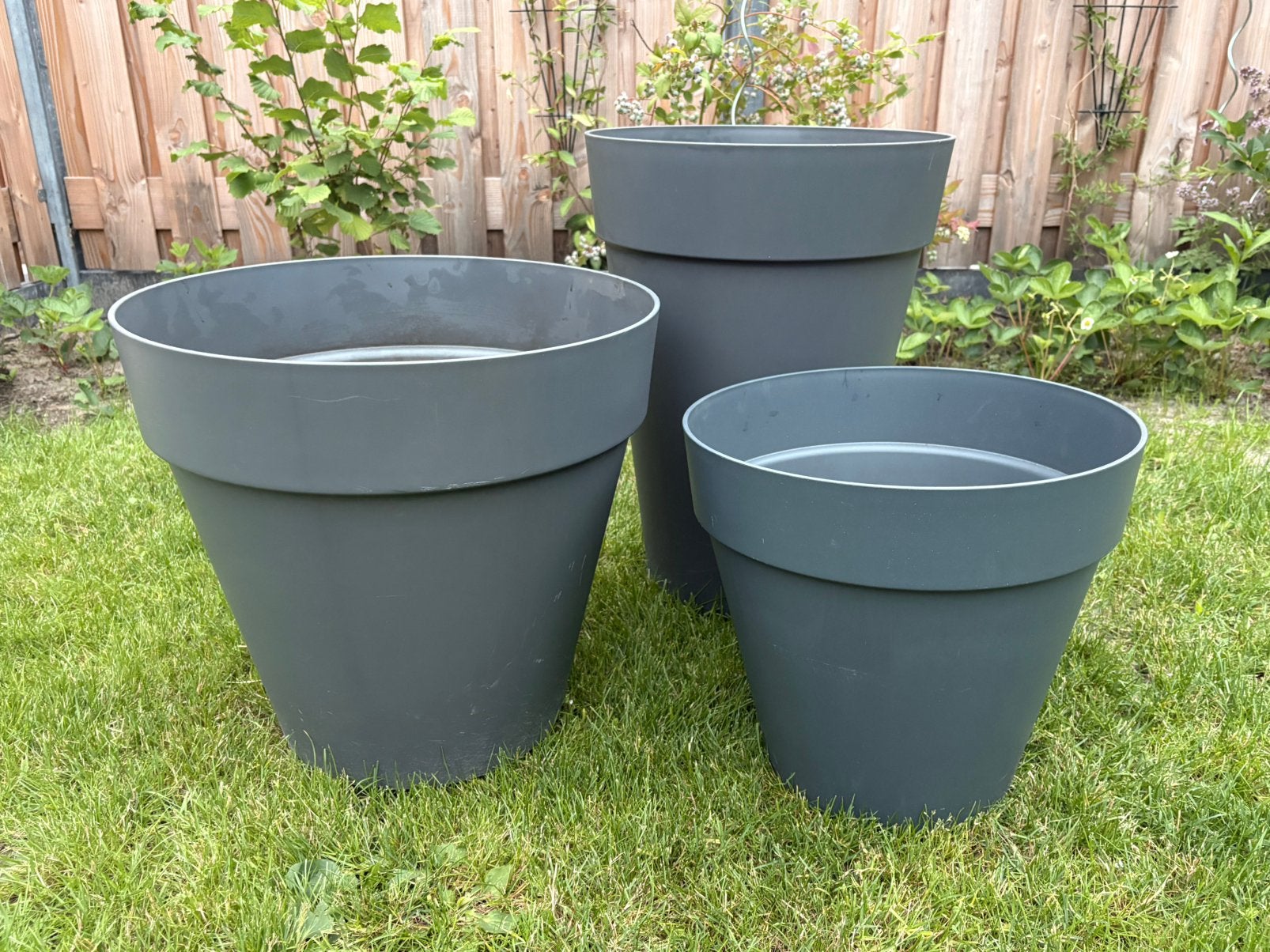 Set van drie grote Elho plantenbakken, Ophalen, Kunststof, Rond, Zo goed als nieuw
