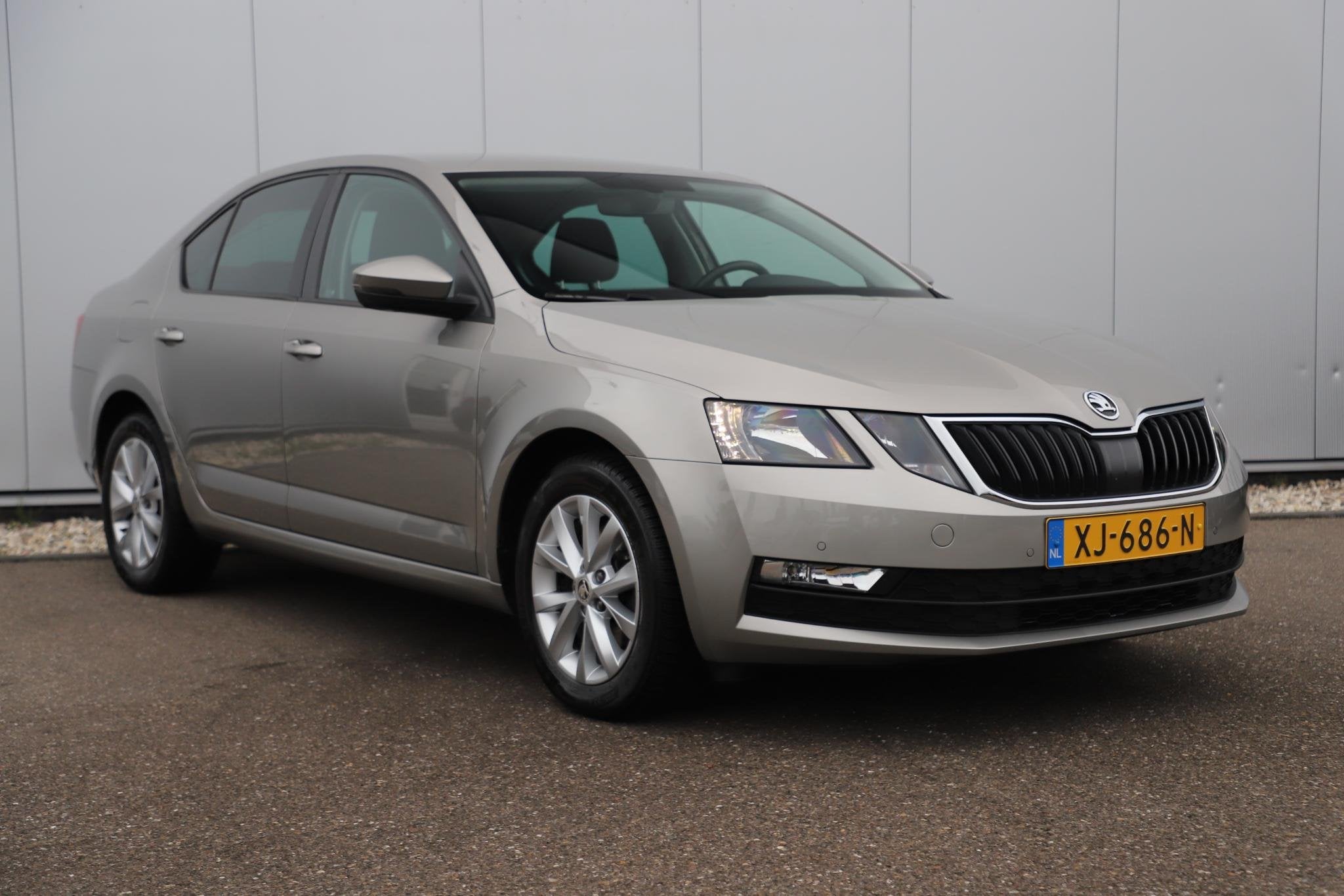 Skoda Octavia 1.0 TSI Greentech Ambition Business Trekhaak 1, Stof, Gebruikt, Met garantie (alle), 49 €/maand