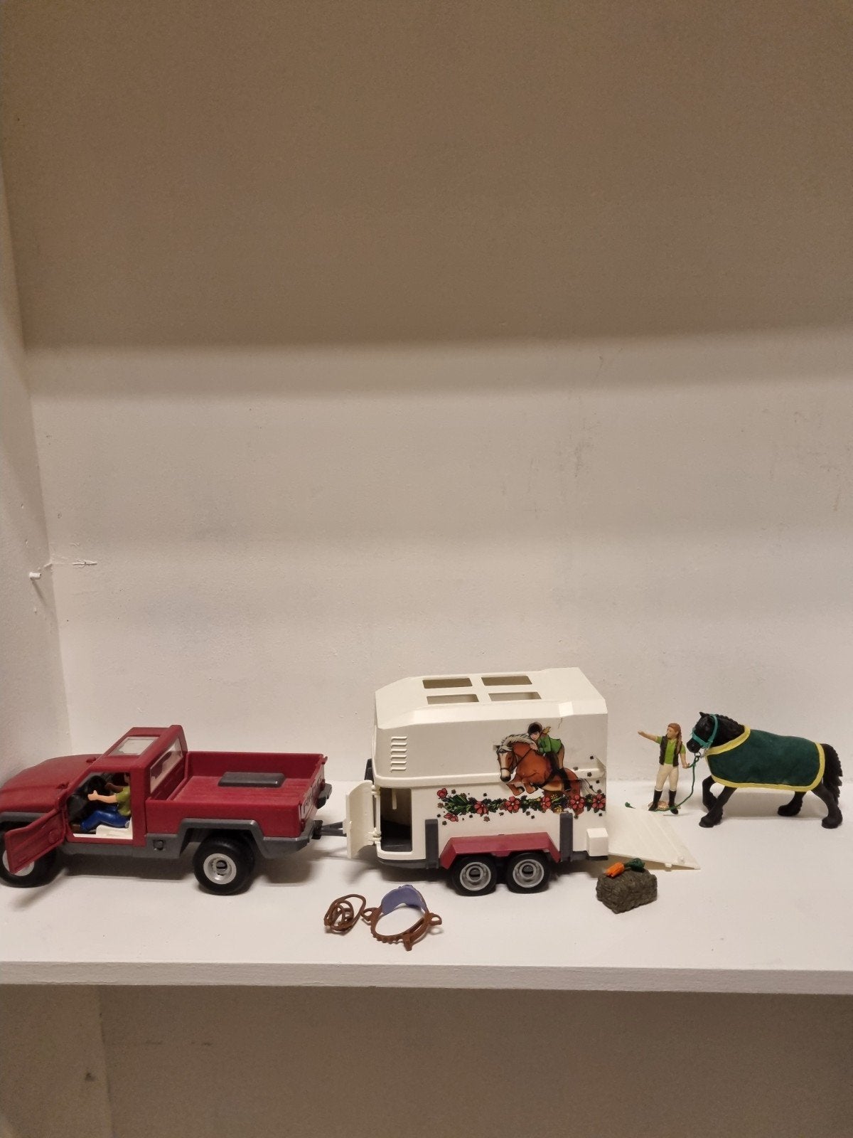 schleich auto en trailer, Ophalen of Verzenden, Zo goed als nieuw, Paard, Beeldje of Figuurtje