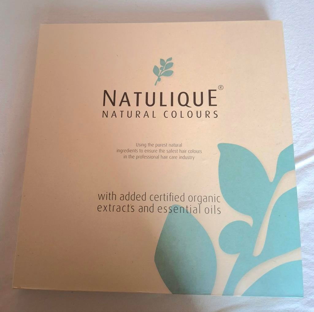Kleurenboek haarverf Natulique Natural Colours, Ophalen of Verzenden, Overige typen