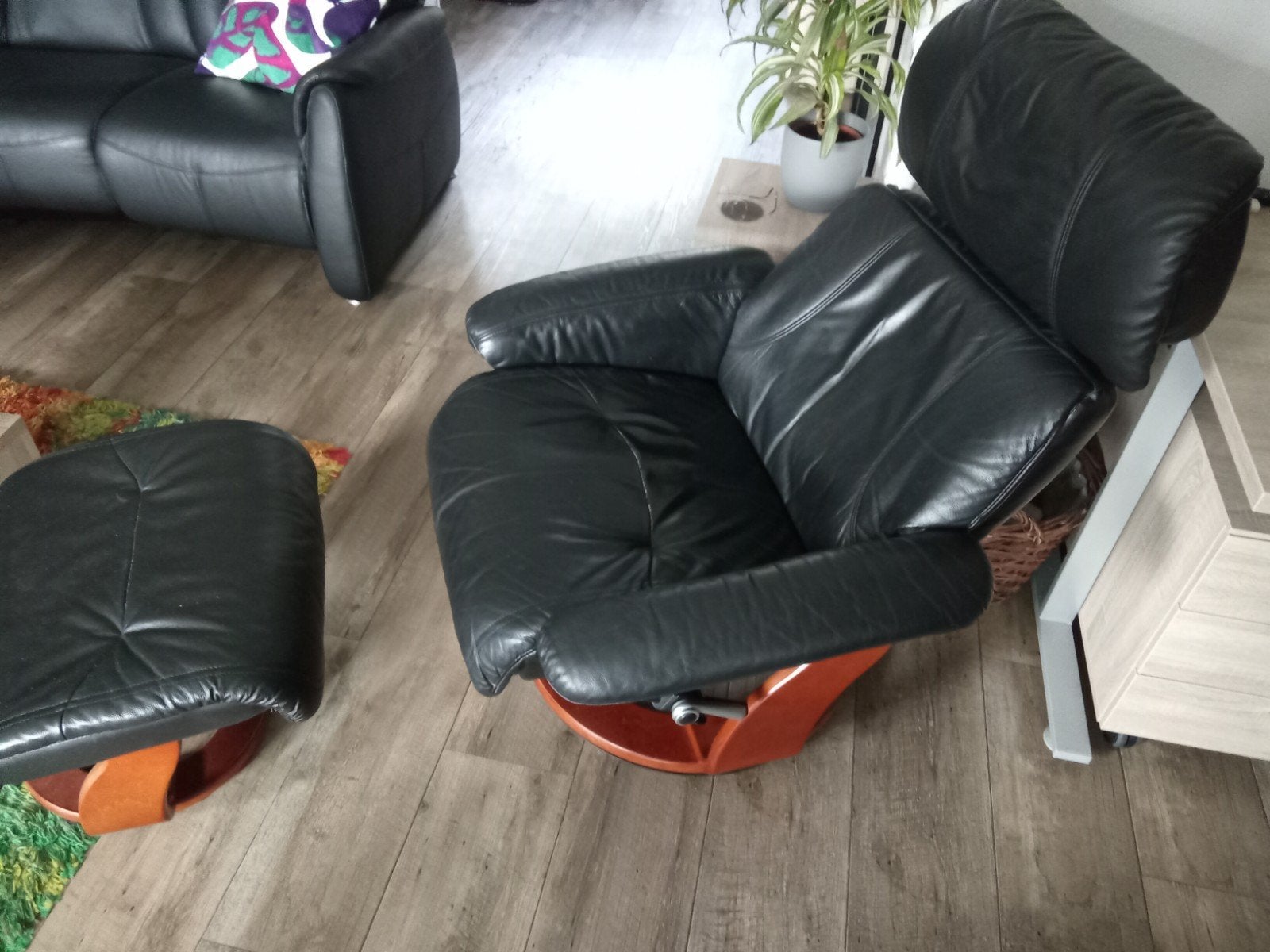 T.E.A.B.  Deze mooie Relaxfauteuil inclusief hocker, zwart, Huis en Inrichting, Stoelen, Ophalen, Gebruikt, Zwart, Leer