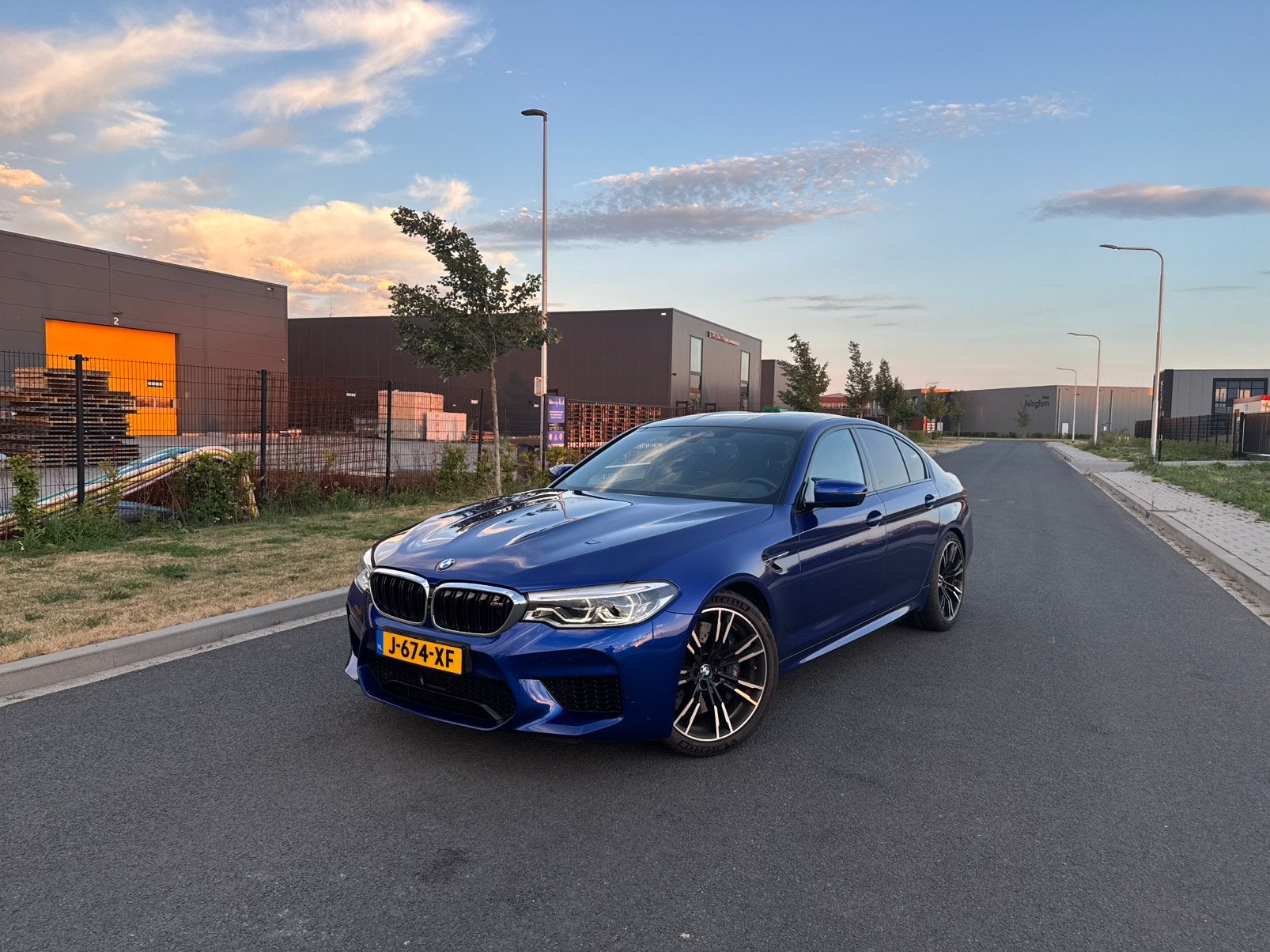 BMW 5-Serie M5 F90 600pk 2018 Blauw X-drive, Auto's, BMW, Automaat, 2000 kg, Parkeerassistent, Leder