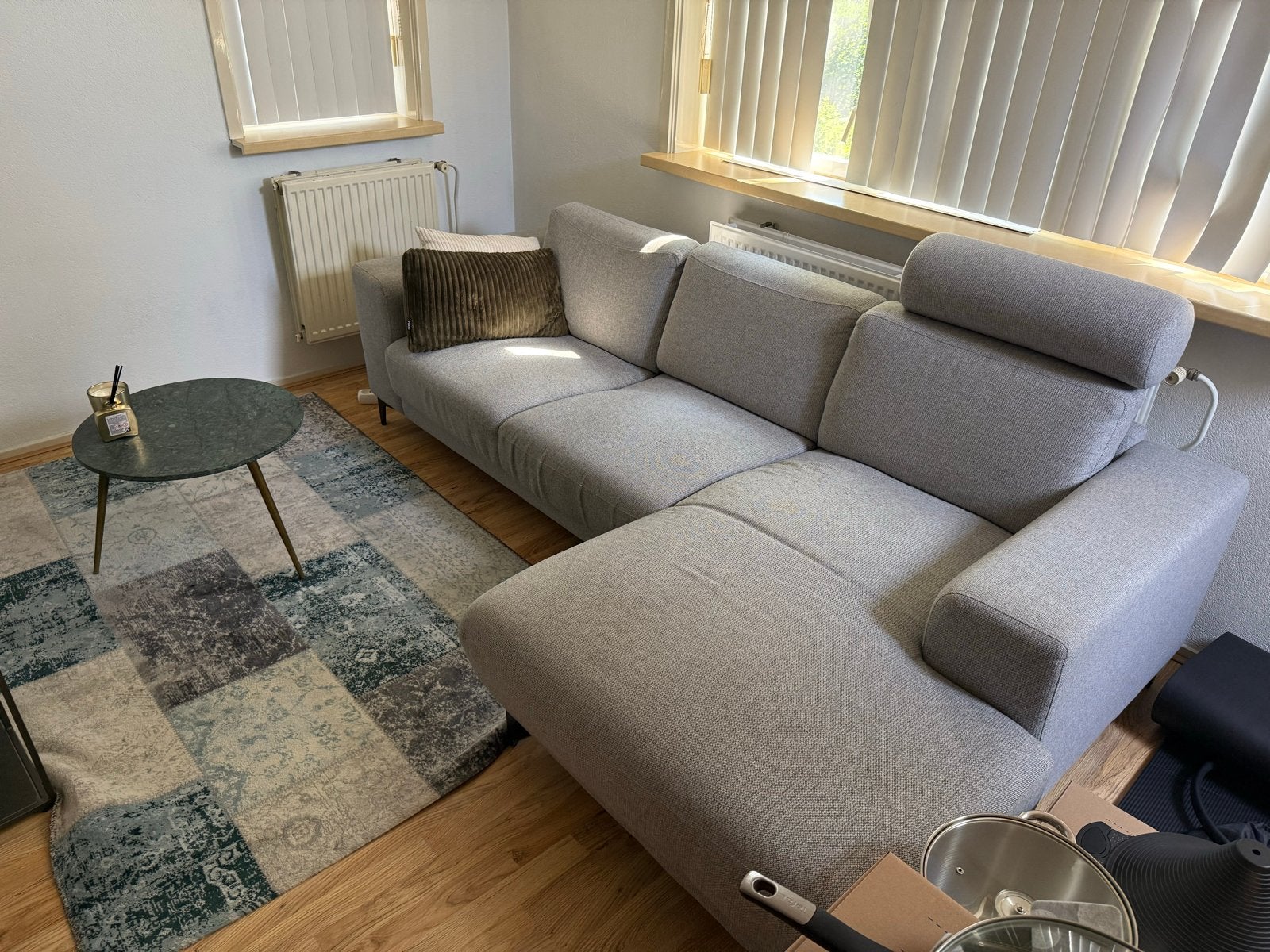 Comfortabele grijze hoekbank met verstelbare hoofdsteunen, Ophalen, 250 tot 300 cm, Gebruikt, 125 tot 150 cm