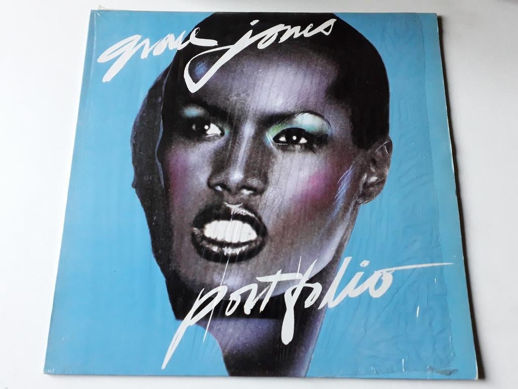 Lp vinyl   Grace Jones - Portfolio (album), Ophalen of Verzenden, Gebruikt, 12 inch