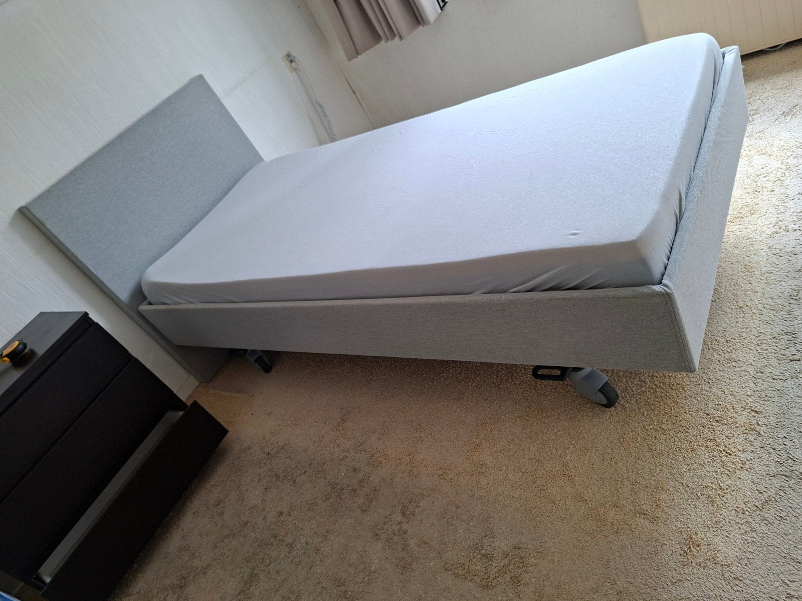 Elektrisch verstelbaar senioren bed met afstandsbediening, Ophalen, Verstelbaar, 90 cm, Eenpersoons