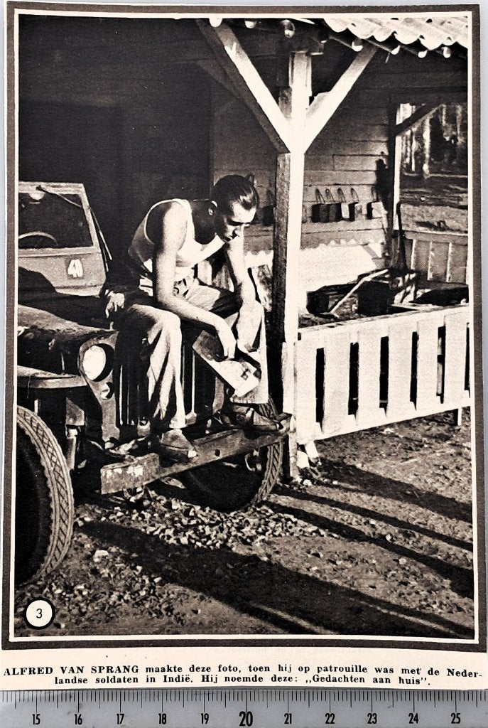 Leger Indië 1949; Ned. soldaat in Indië denkt aan thuis, Verzamelen, Foto's en Prenten, Verzenden, 1940 tot 1960, Gebruikt, Overige onderwerpen