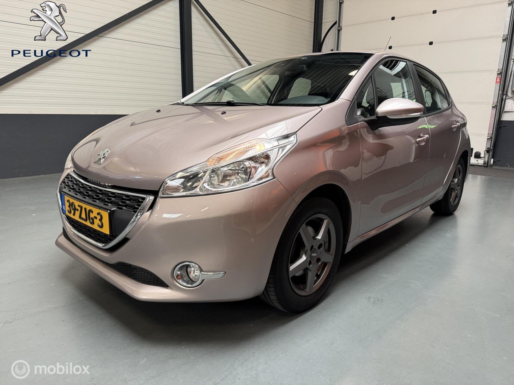 Peugeot 208 1.2 VTi Allure Navi|Clima|Cruise|Trekhaak, Voorwielaandrijving, Euro 5, Stof, Gebruikt