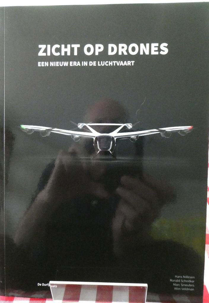 Drone / Luchtvaart /  Boek zicht op Drones, Verzenden, Zo goed als nieuw, Boek of Tijdschrift