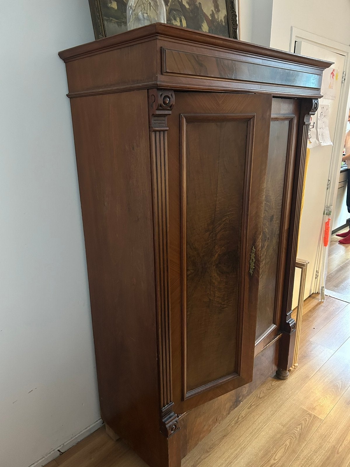 Massief houten kast, Ophalen