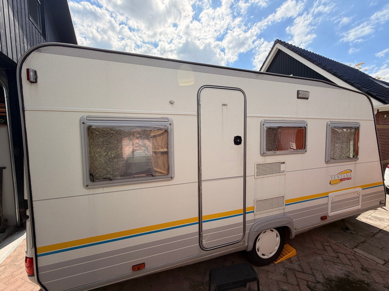 Caravan Burstner Ventana Avantgarde 435TN voortent en luifel, Caravans en Kamperen, Vast bed, Koelkast, Treinzit, Particulier