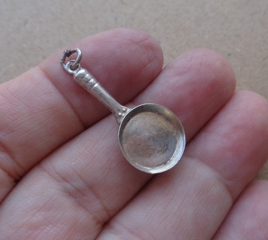 zilveren vintage bedel koekenpan [574], Overige merken, Verzenden, Zo goed als nieuw, 1 bedel