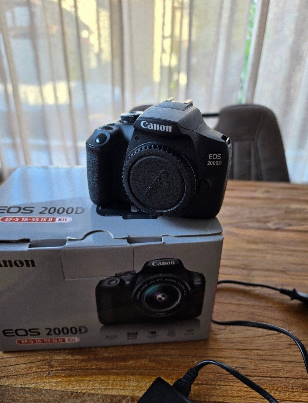Canon EOS 2000D Spiegelreflexcamera, Canon, Ophalen of Verzenden, Zo goed als nieuw, Accu
