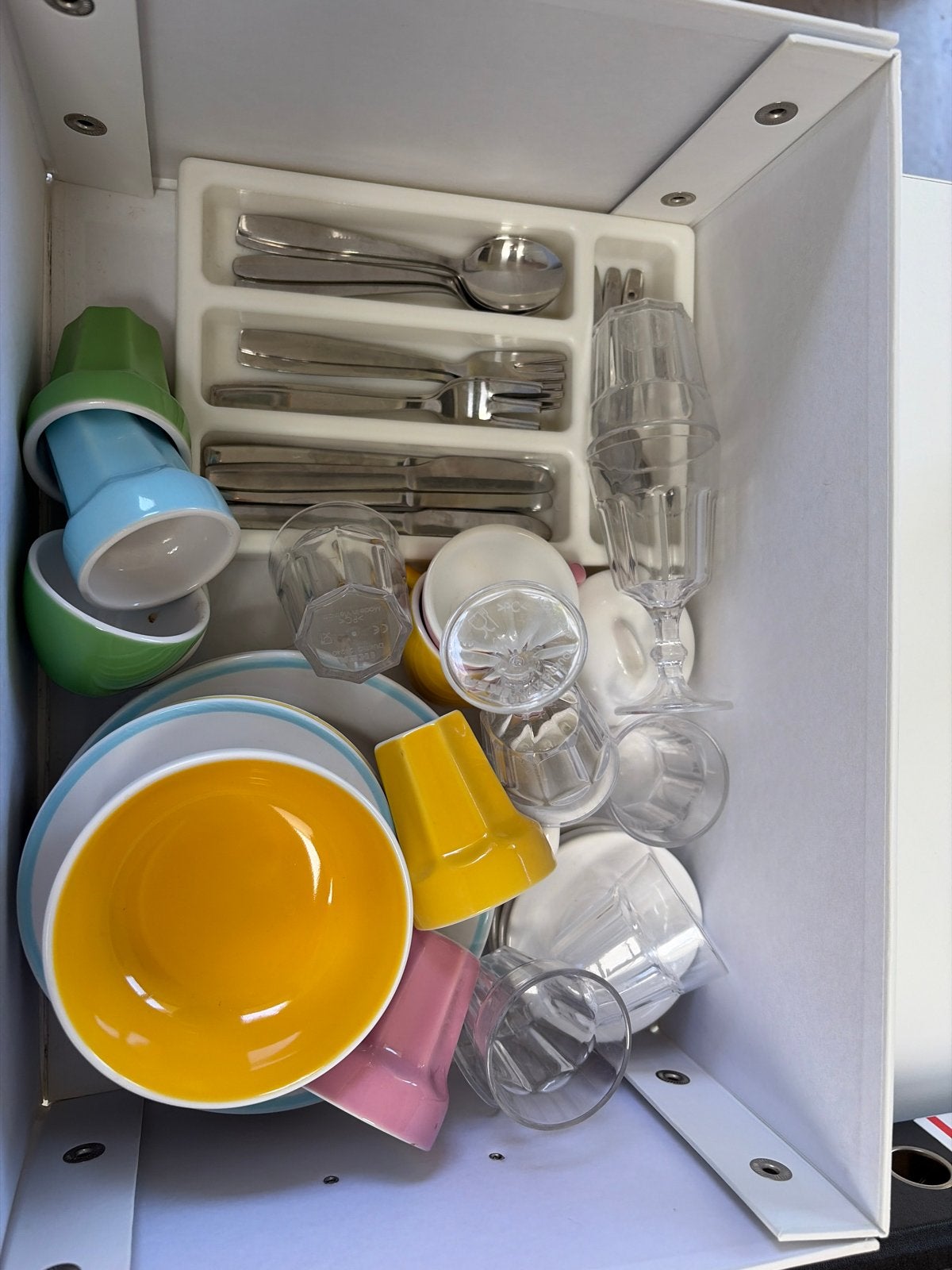 Poppen servies en bestek vierdelig - Compleet set, Ophalen, Zo goed als nieuw