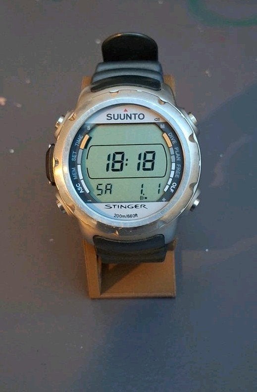 Duikhorloge SUUNTO Stinger nieuwe batterij, Sieraden, Tassen en Uiterlijk, Gebruikt, Suunto, Waterdicht, Zilver