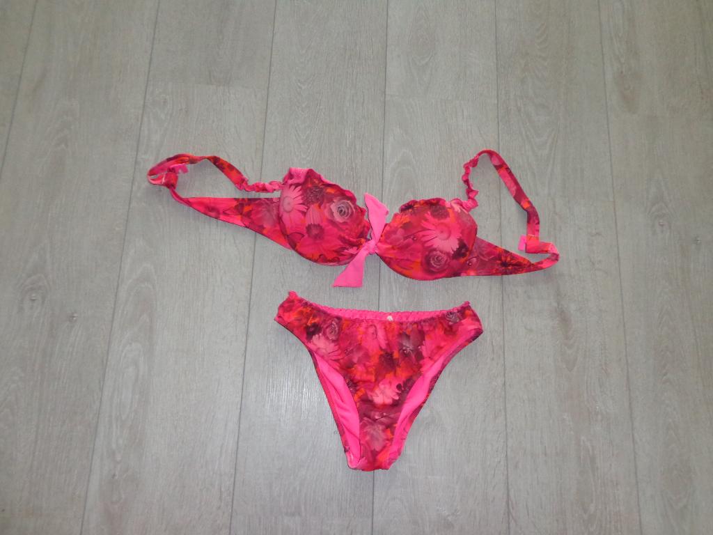 Mooie bikini van calzedonia, maat m, cupmaat b/c, Kleding | Dames, Badmode en Zwemkleding, Ophalen of Verzenden, Zo goed als nieuw