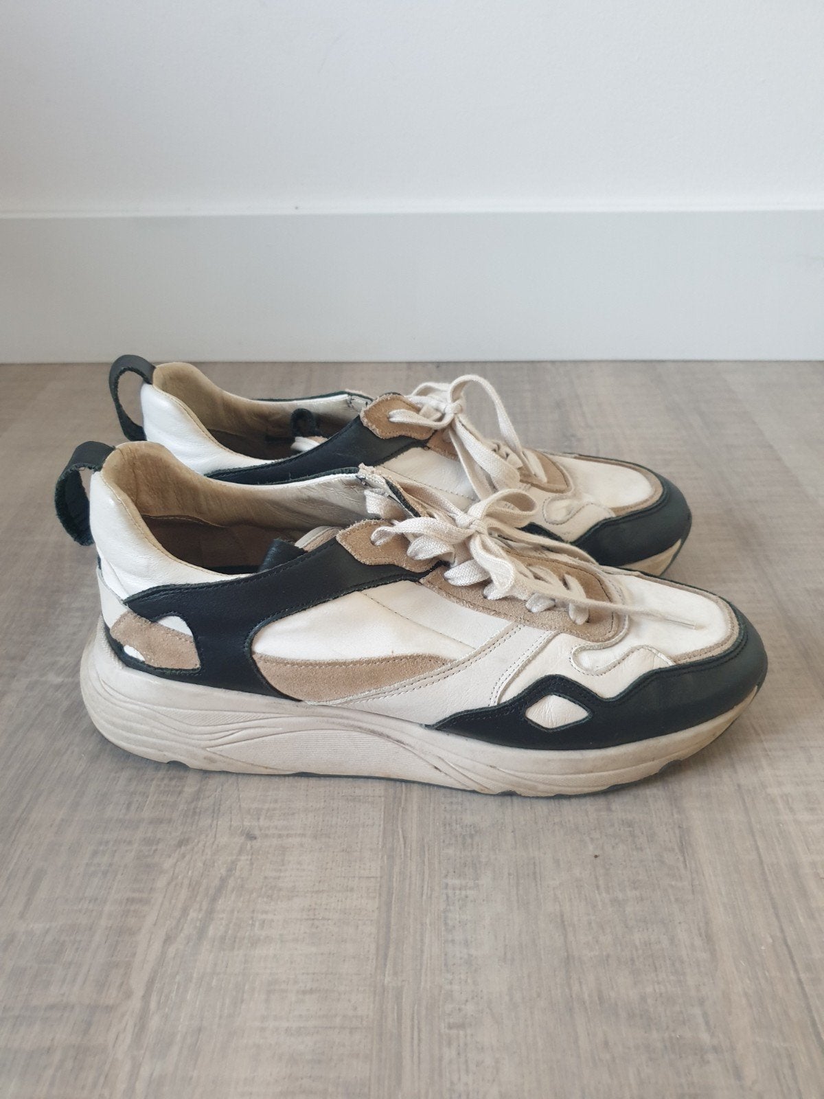 Sacha 41 sneakers dames zwart wit beige veter gympen, Ophalen of Verzenden, Sacha, Gedragen, Instappers