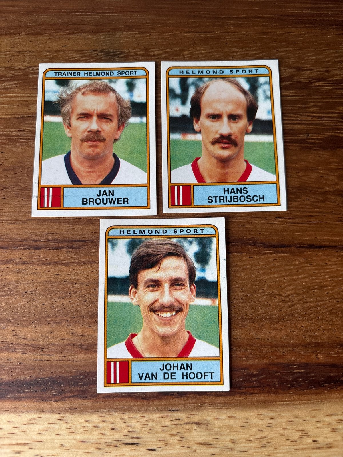 Panini Voetbal 84 Helmond Sport Plaatjes (3 stuks), Ophalen of Verzenden, Zo goed als nieuw, Stickers en Plaatjes