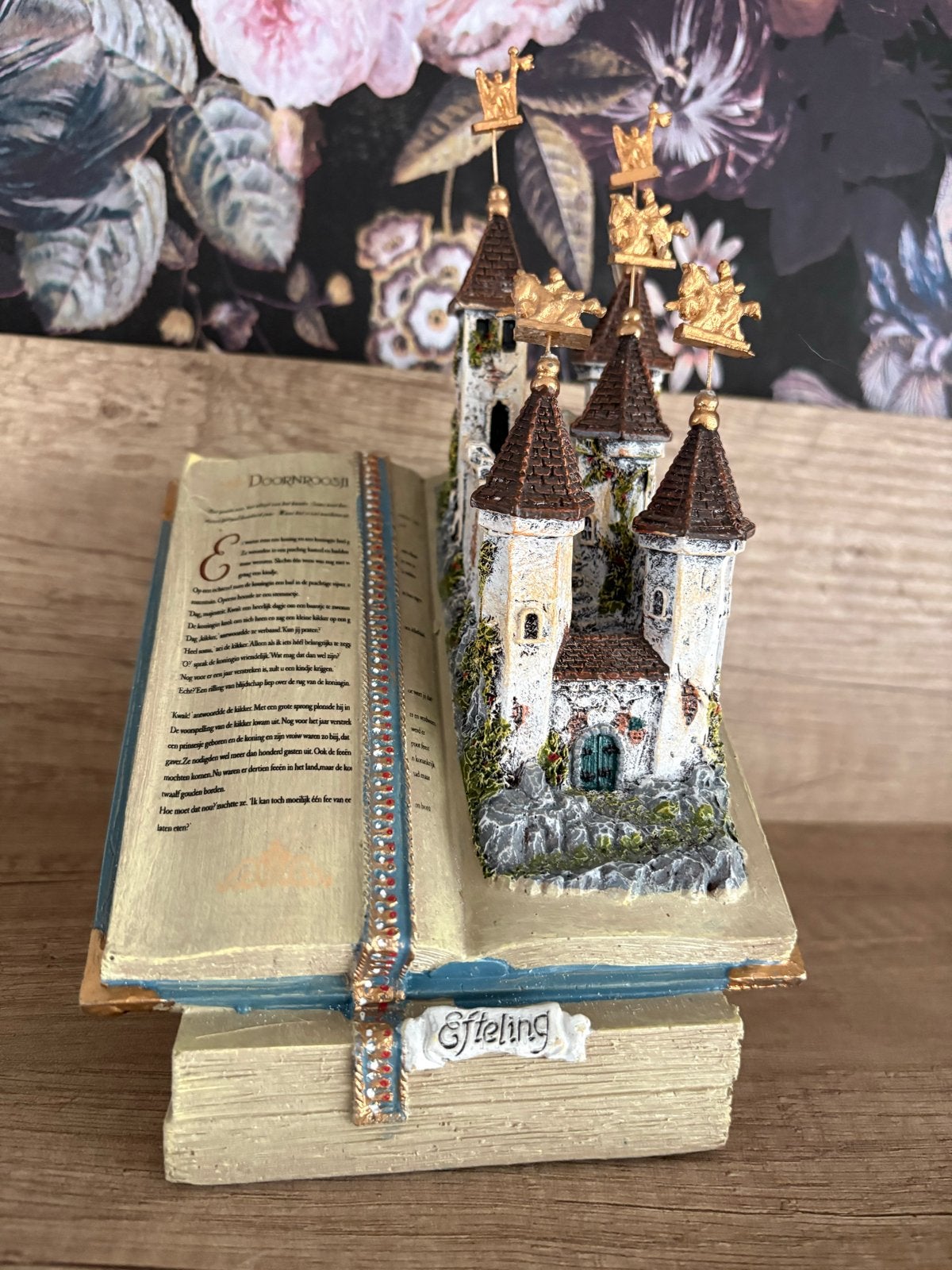 Efteling Doornroosje kasteel op boek - Sprookjesbos, Verzamelen, Ophalen, Zo goed als nieuw, Beeldje of Poppetje