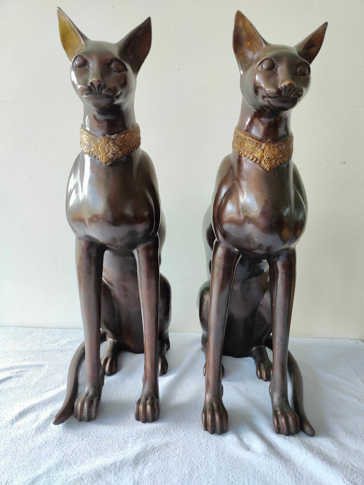 2 bronzen Egyptische kattenbeelden, gesigneerd A. Tiot, Ophalen, Gemerkt, 20 - 50 cm, Beeld