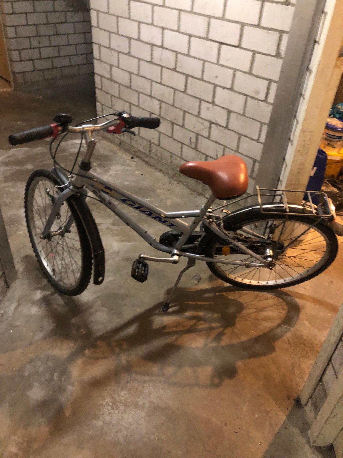 Giant fiets met versnellingen en bagagedrager., Fietsen en Brommers, Fietsen | Dames | Damesfietsen, Gebruikt, Velgrem, Versnellingen
