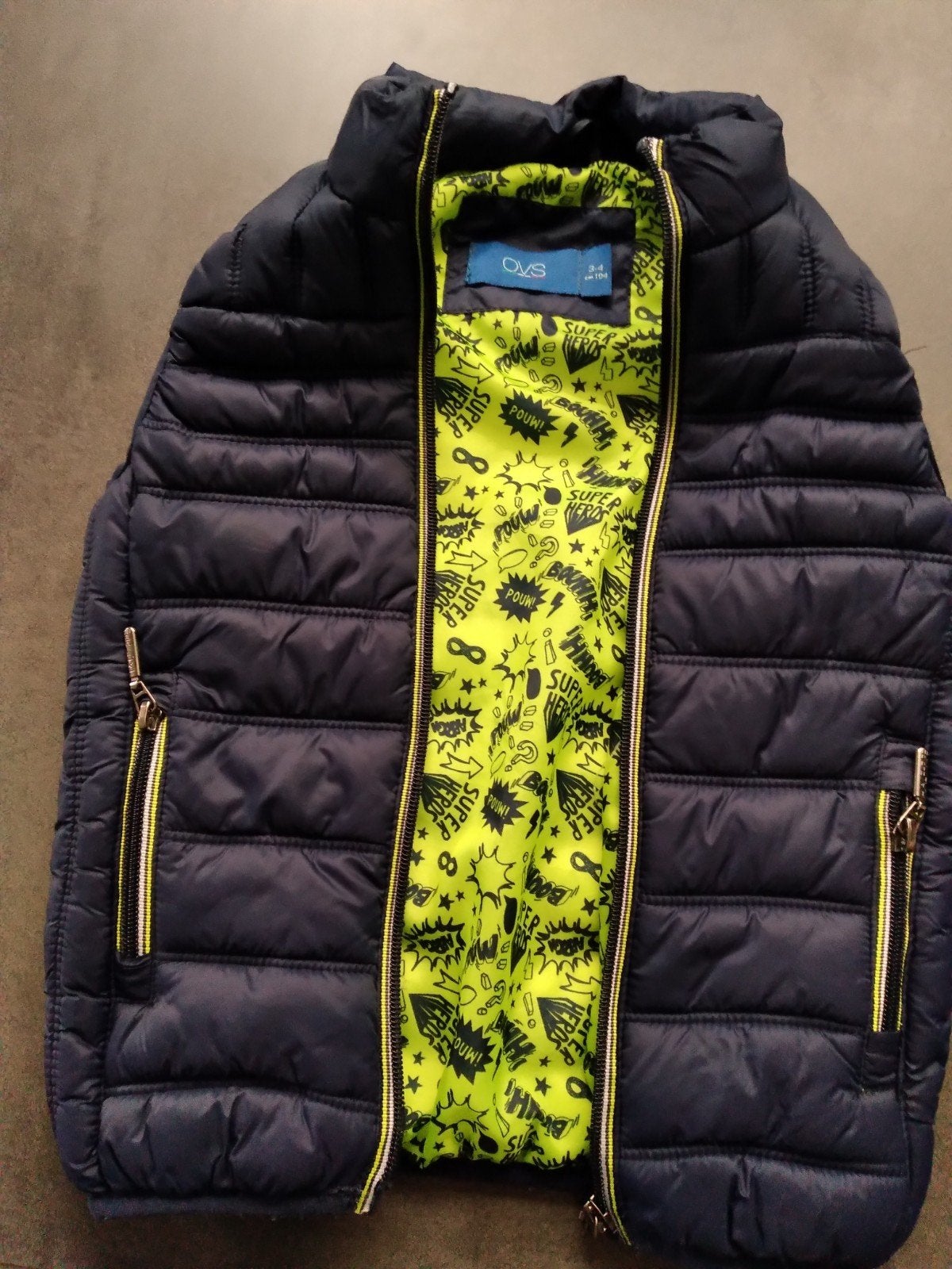 OVS jongens bodywarmer maat 104/110, Kinderen en Baby's, Kinderkleding | Maat 110, Ophalen