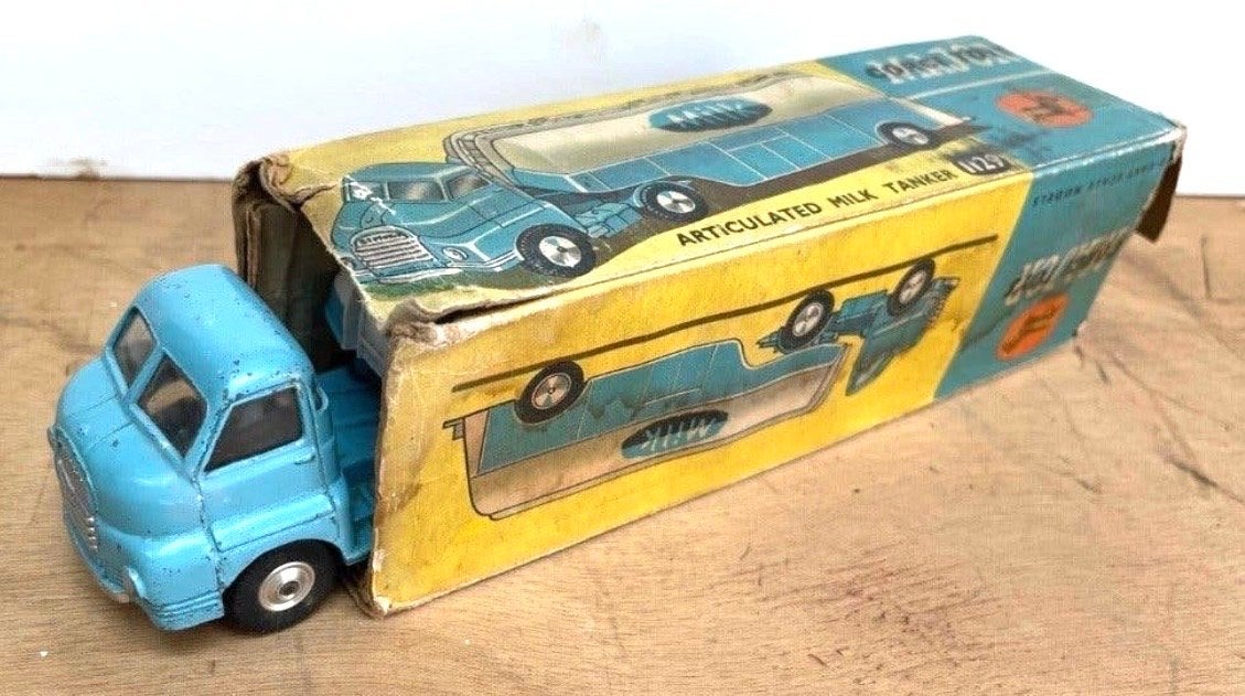Corgi Toys Articulated Milk Tanker 129 met doos, Ophalen of Verzenden, Gebruikt, Auto, Corgi