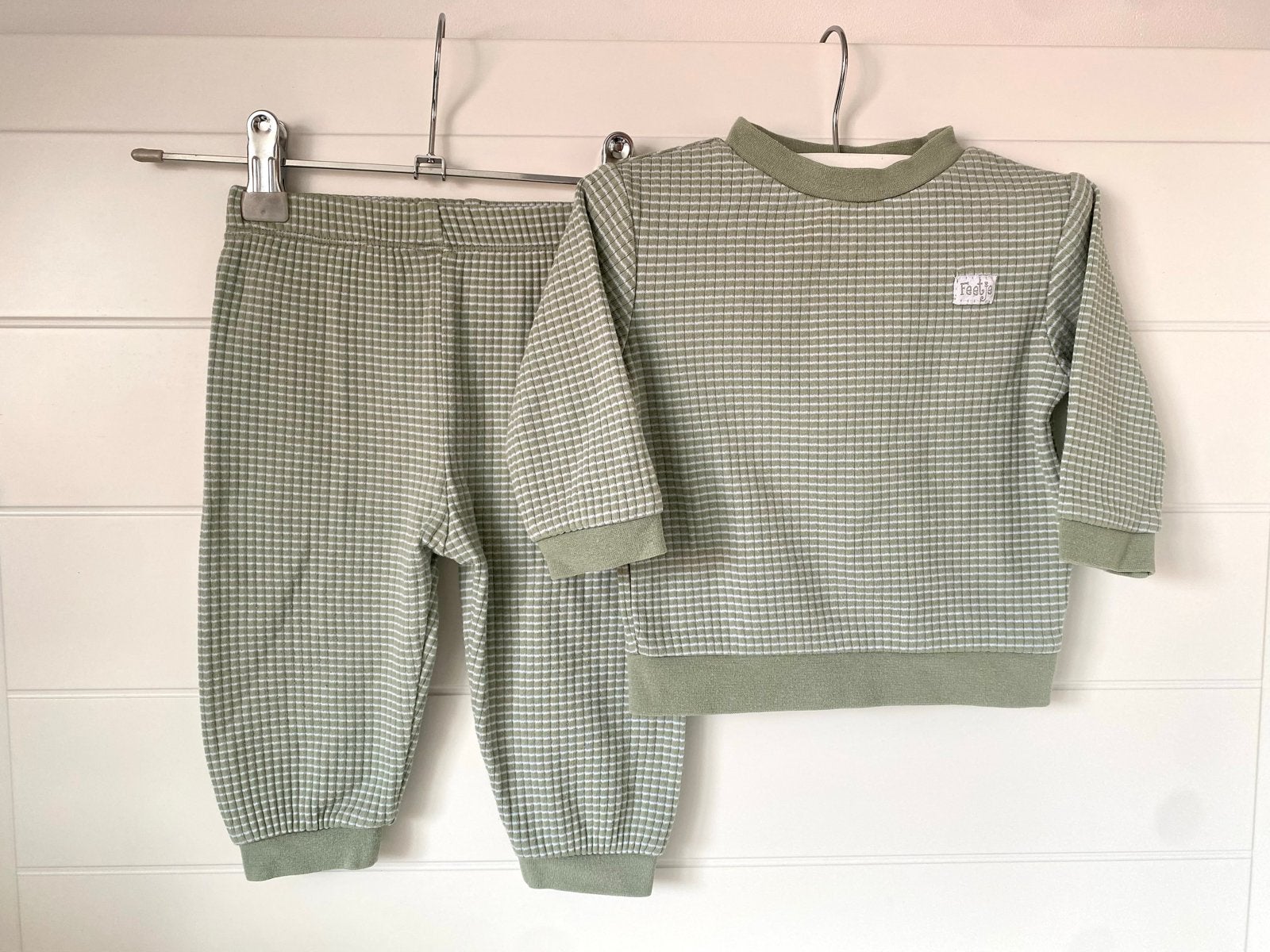 Feetje groene baby setje rib pyama maat 74, Ophalen of Verzenden, Zo goed als nieuw, Jongetje of Meisje