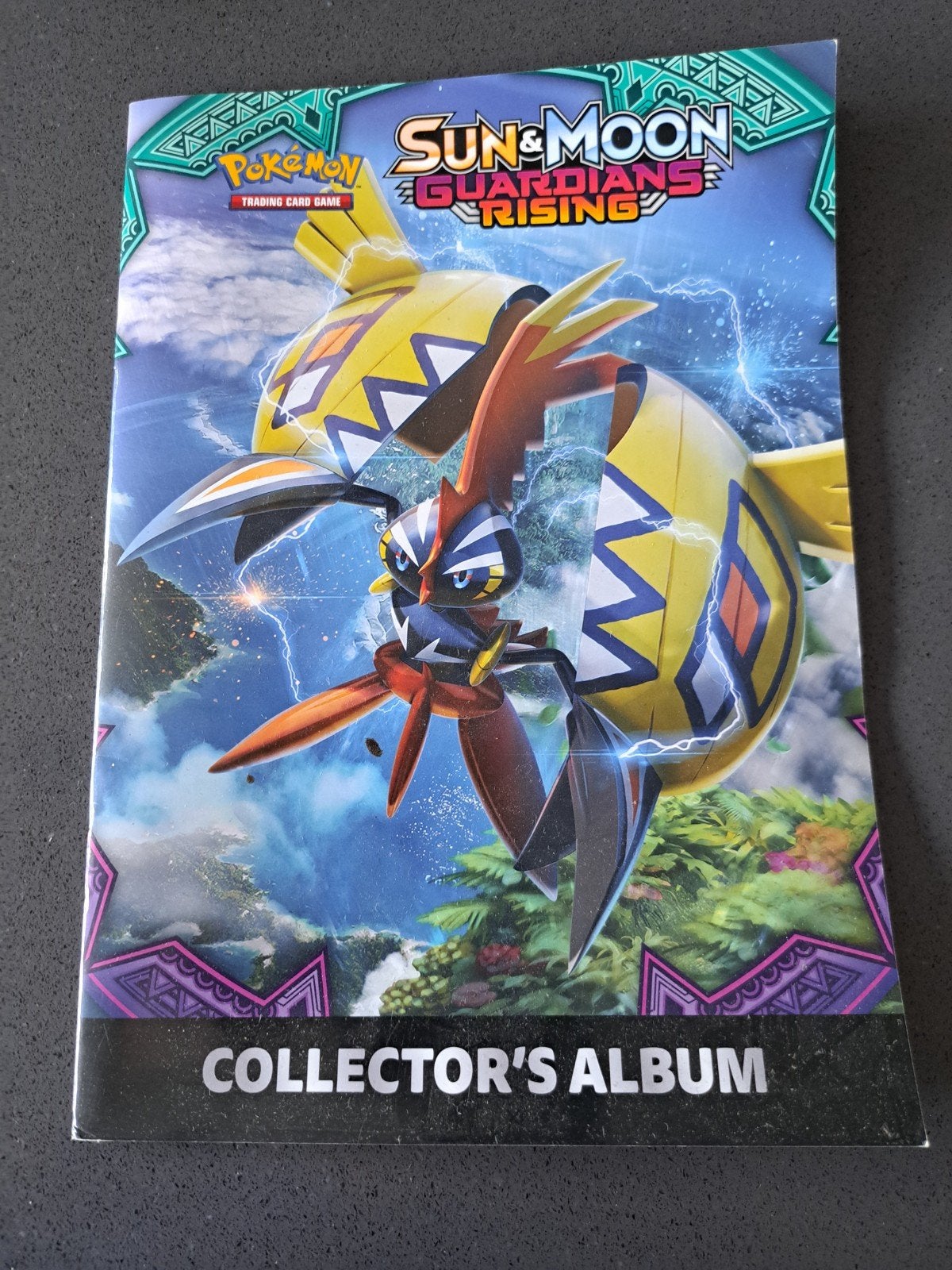 Pokémon Sun & Moon Guardians Rising Collector's Album (leeg), Ophalen of Verzenden, Zo goed als nieuw, Boek of Catalogus