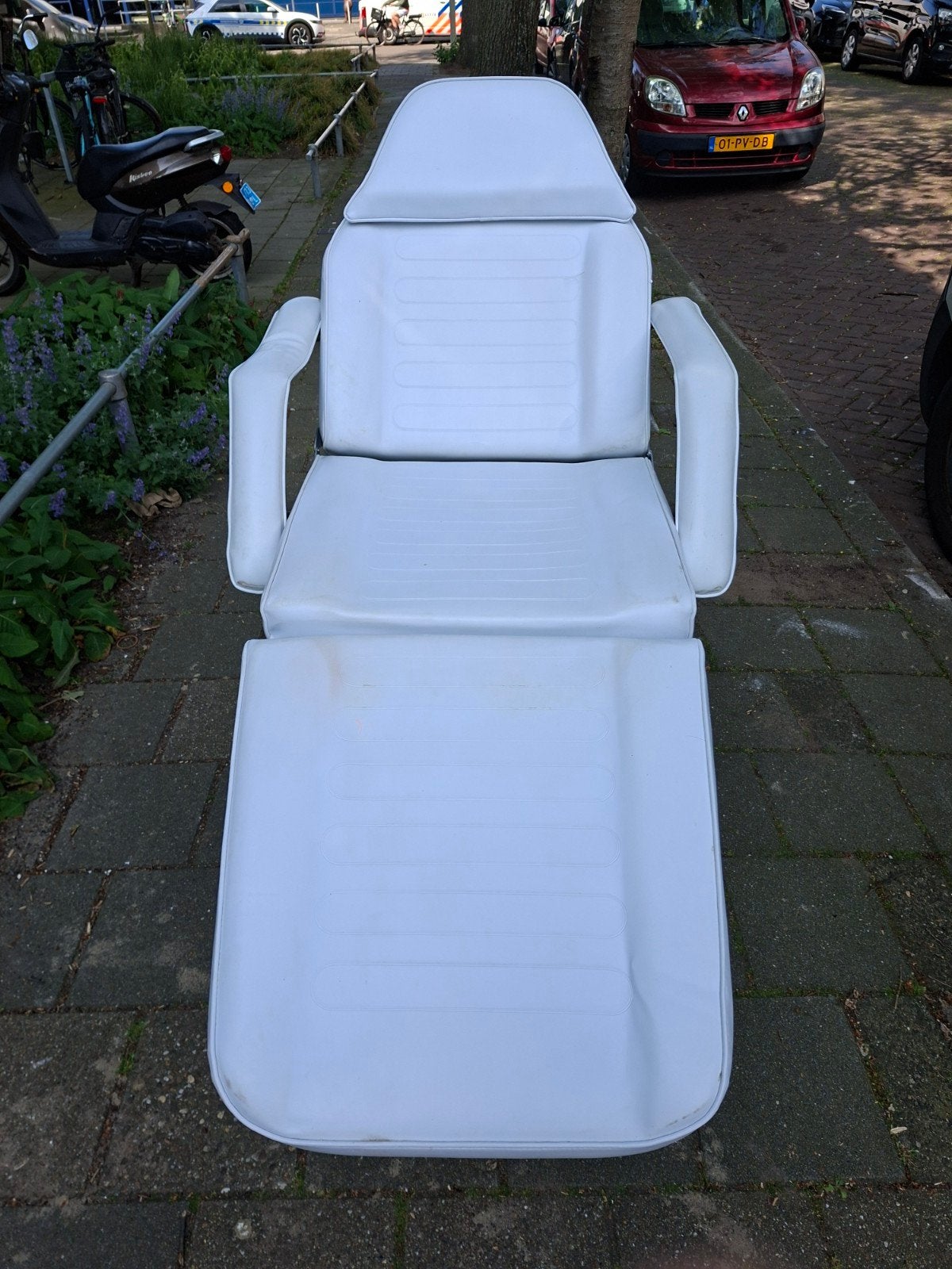 Witte behandelstoel / massagestoel, Ophalen, Kunststof, Gebruikt, Wit