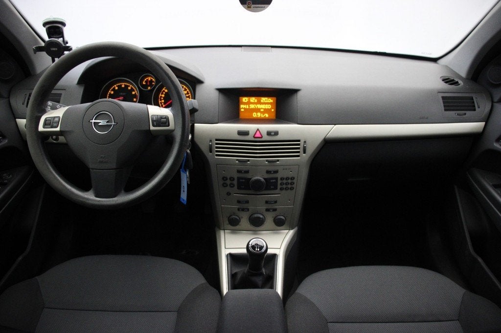 Opel ASTRA  1.6 Temptation - Airco, Cruise, Trekhaak, Voorwielaandrijving, 15 km/l, Gebruikt, Huisgarantie