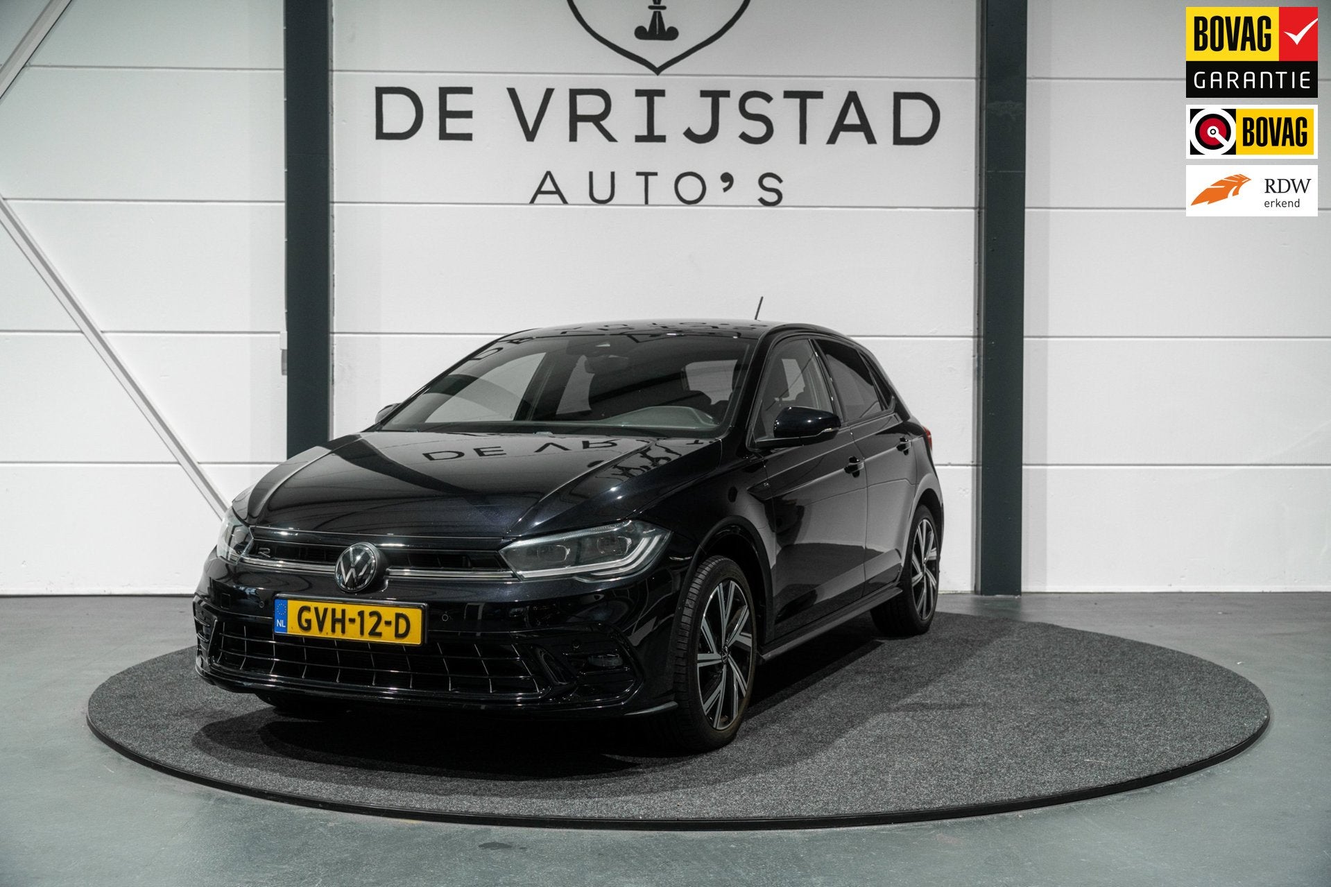 Volkswagen POLO 1.0 TSI R-Line IQ Led stoel verwarming, Gebruikt, 95 pk, Met garantie (alle), Zwart