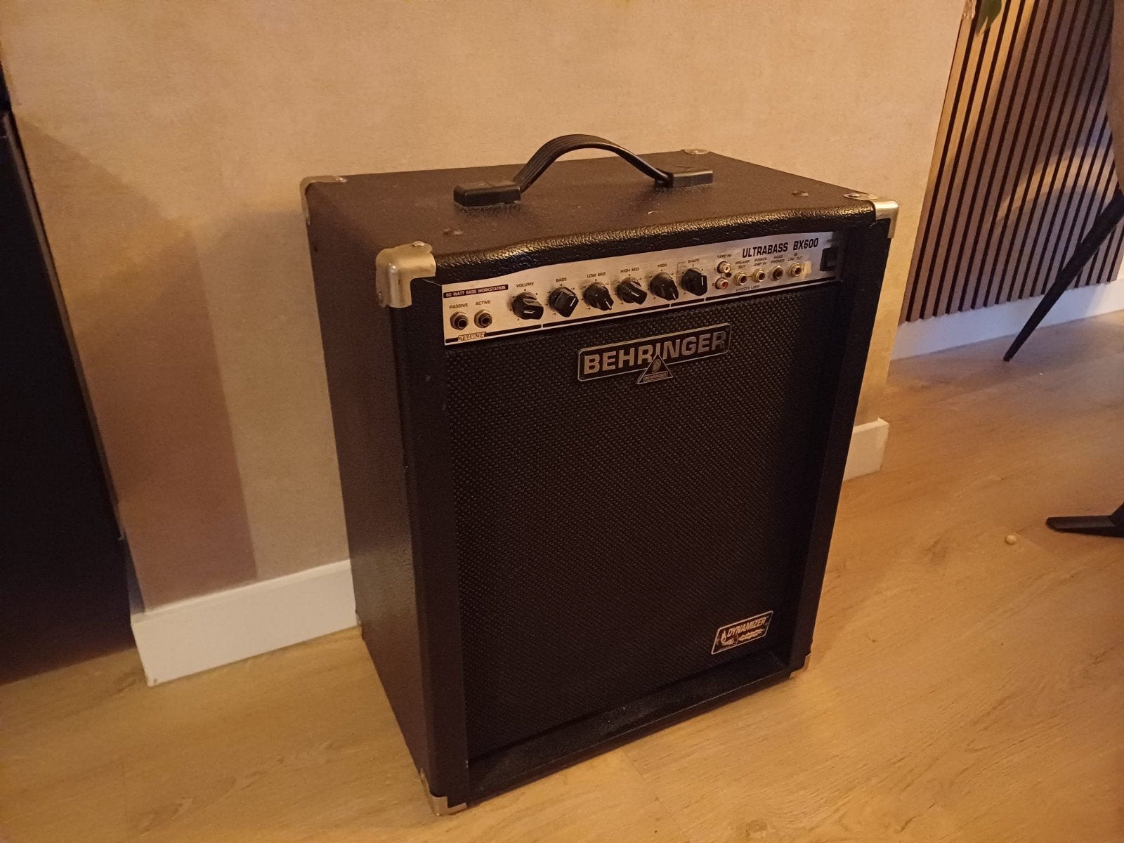 Behringer Ultrabass BX600 – Krachtige 60W Basversterker (In, Ophalen, Gebruikt, 50 tot 100 watt