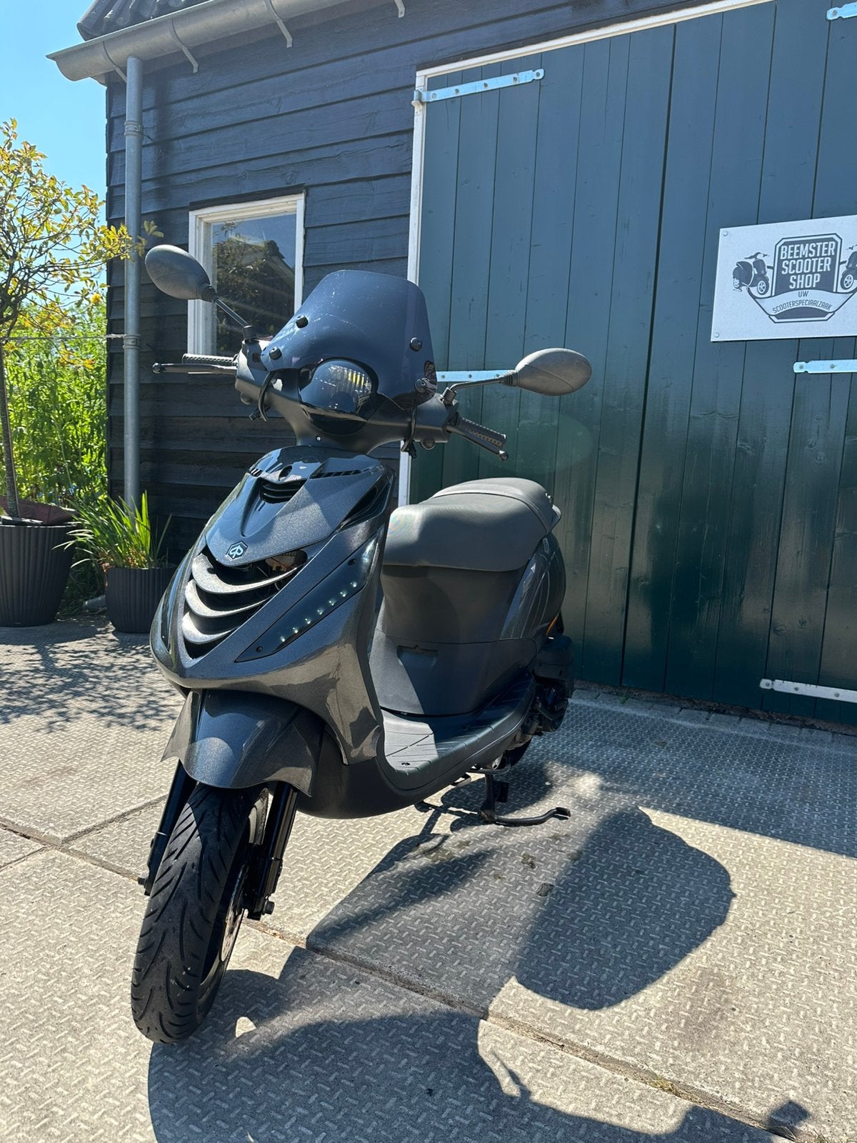 Full option Piaggio Zip carburateur LED - SP, Fietsen en Brommers, Scooters | Piaggio, Zo goed als nieuw, Zip, Benzine, Ophalen