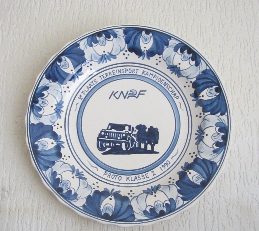 KNAF terreinsport kampioensbord , delfsblauw plateel , 1990, Antiek en Kunst, Ophalen