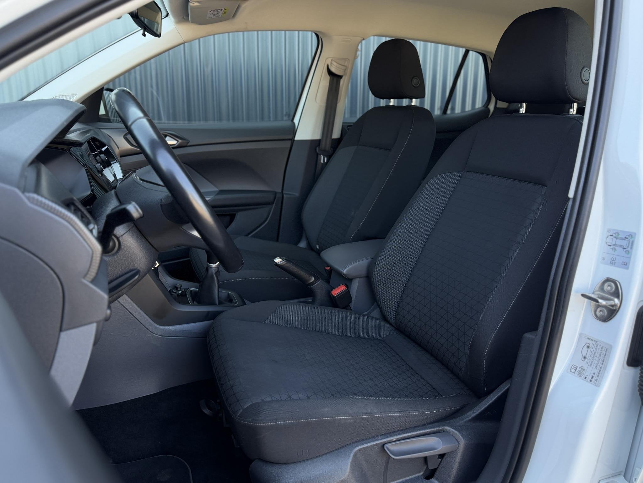 Volkswagen T-Cross 1.0 TSI Life 95pk | Navi | Parkeersensore, Voorwielaandrijving, 95 pk, Verwarmde buitenspiegels, 620 kg