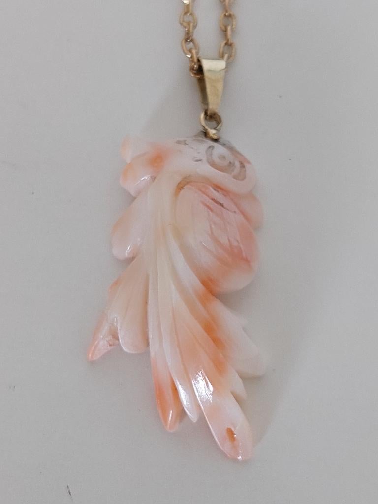 14 KARAAT BLOEDKORAAL CHINESE HANGER, Gebruikt, Ophalen of Verzenden, Roze, Goud