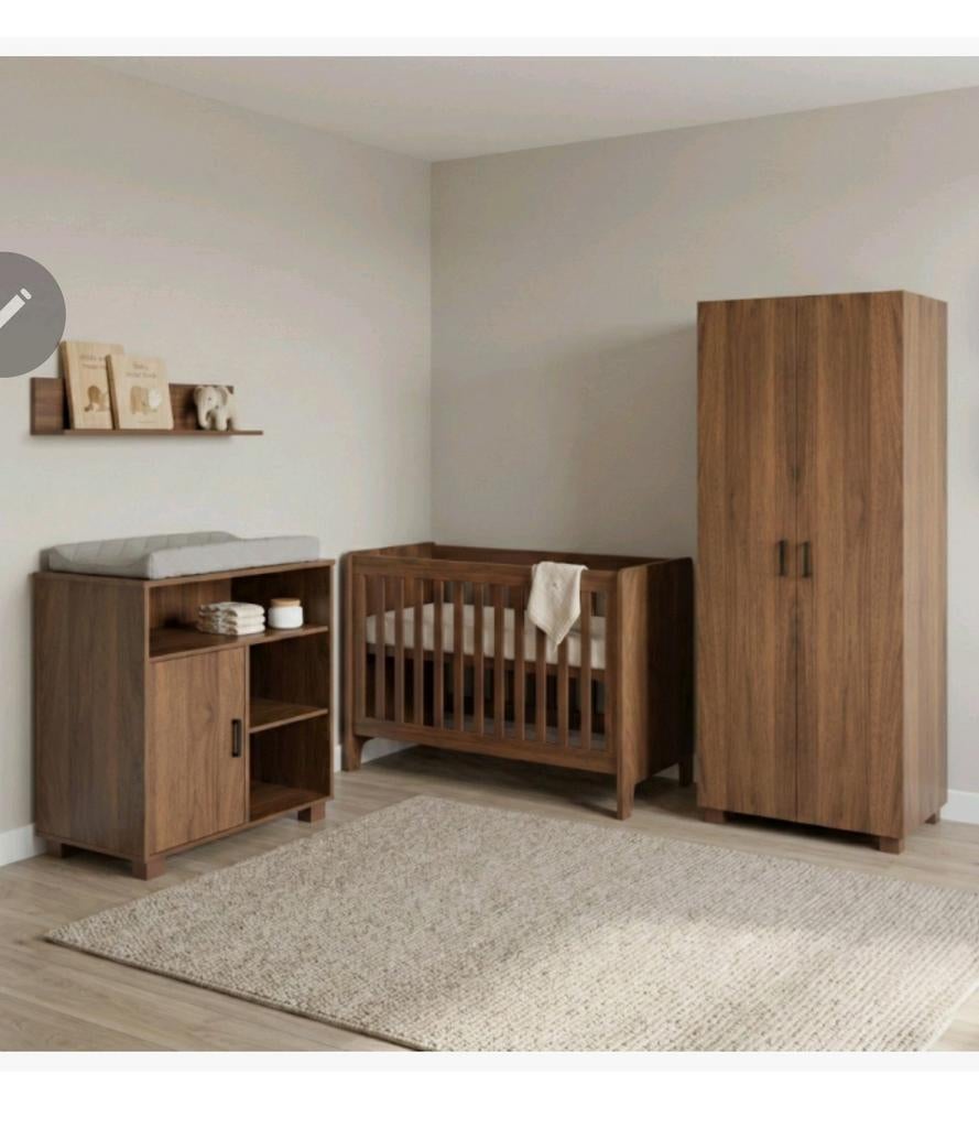 Babykamer donker hout compleet, Kinderen en Baby's, Kinderkamer | Complete kinderkamers, Ophalen, Zo goed als nieuw, Jongetje of Meisje