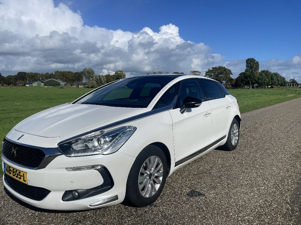 DS 5 1.6 Bluehdi 88KW/120PK Eat6 2017 Wit, Auto's, 4 cilinders, Wit, Diesel, Grijs